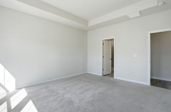 Building Photo - 145 Binscombe Ln