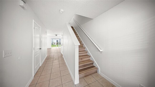 Building Photo - 12649 Somerset Oaks St