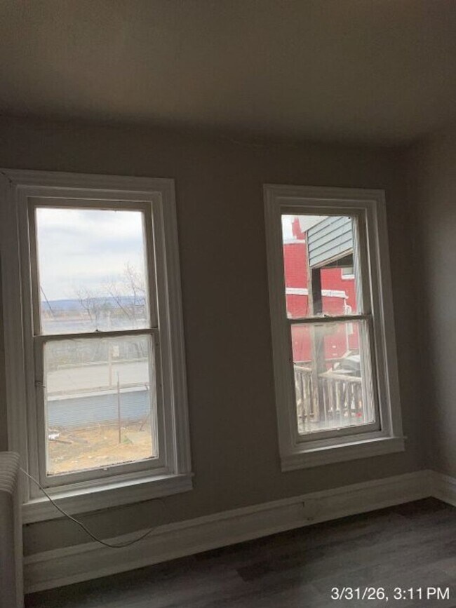 Building Photo - 1046 Walnut St