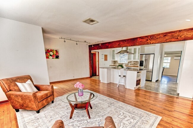 Building Photo - 918 Lehman St