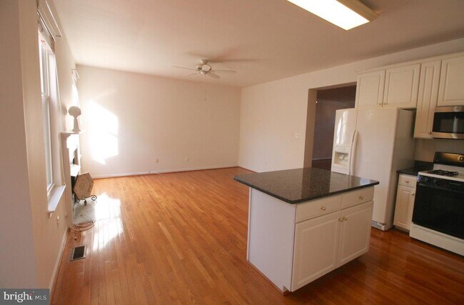 Building Photo - 21485 Trowbridge Square