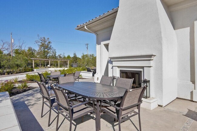 Building Photo - Spacious 4 bedrooms 4.5 bath town home for...