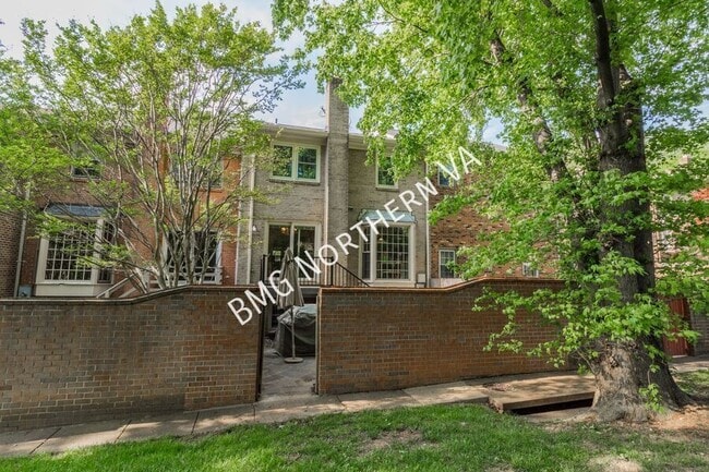Building Photo - 3019 Seven Oaks Pl