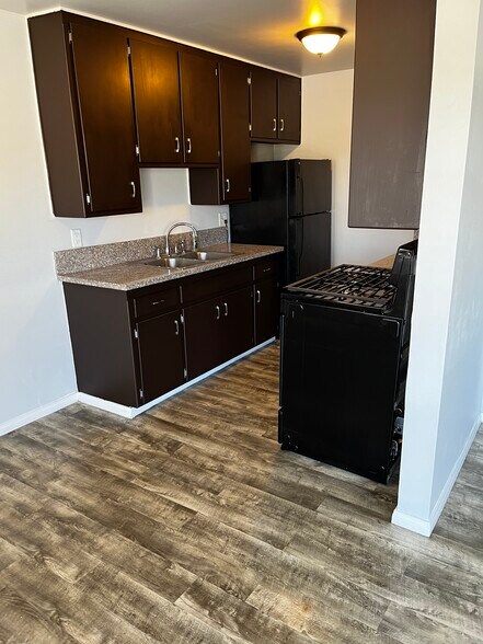 Building Photo - 783 Karesh Ave