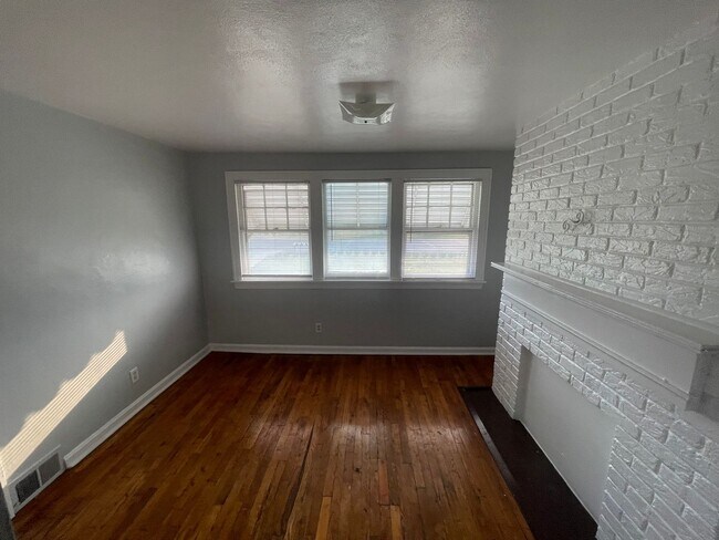 Building Photo - 4647 Brady St