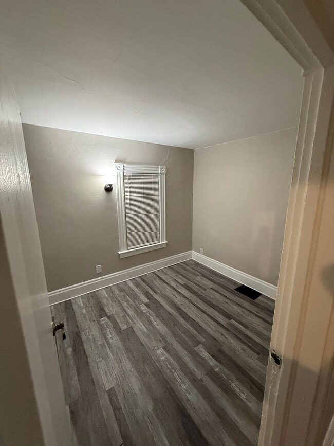 Building Photo - 11 Hallenbeck Ave