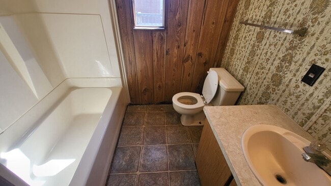 Building Photo - A charming 3-bedroom, 2-bathroom home