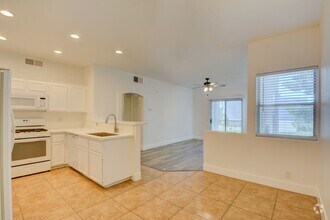Building Photo - Beautiful 1 BR 1 Bath condo in Green Valle...