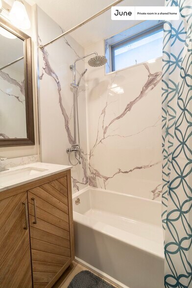 Building Photo - Room in Shared 5 bed/2 bath home