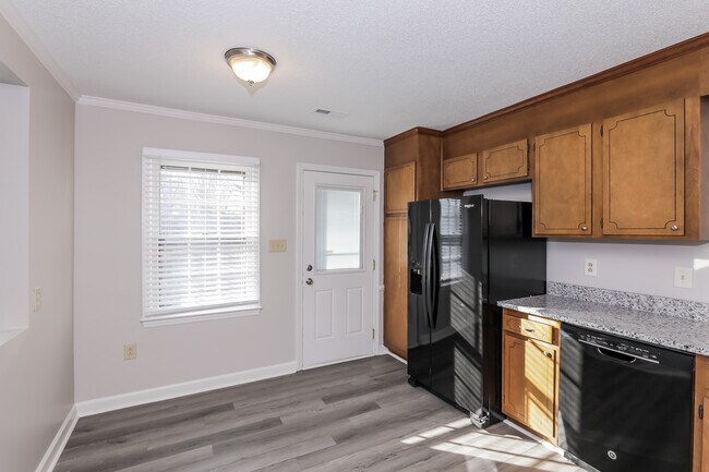 Building Photo - 5117 Chestnut Lake Dr