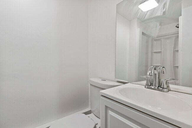 Building Photo - 198 Oneida St