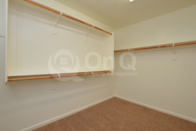 Building Photo - Layton Lakes! 2 story!