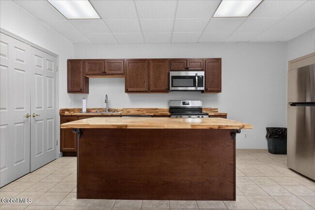 Building Photo - 54 Freemans Bridge Rd