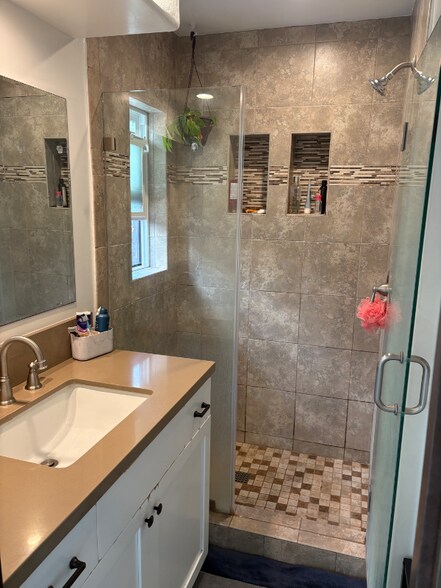 Building Photo - 337 Cahuenga Dr