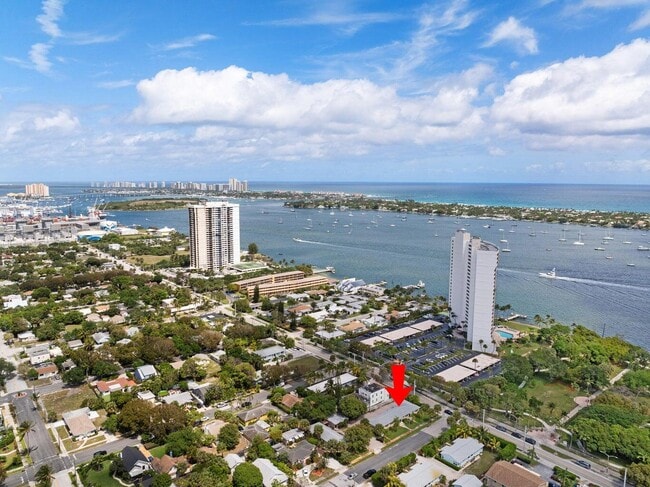 Building Photo - 403 50th St