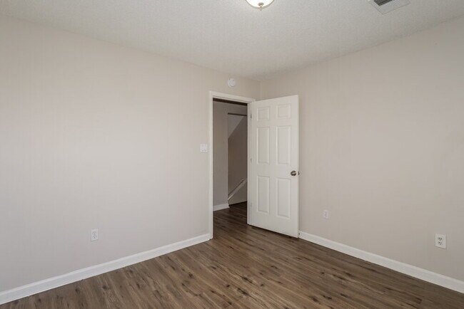 Building Photo - 7362 Stonegate Blvd