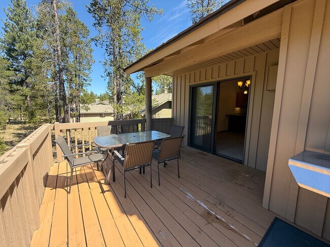 Building Photo - Spacious 3 Bed/2 Bath Home in Sunriver - M...