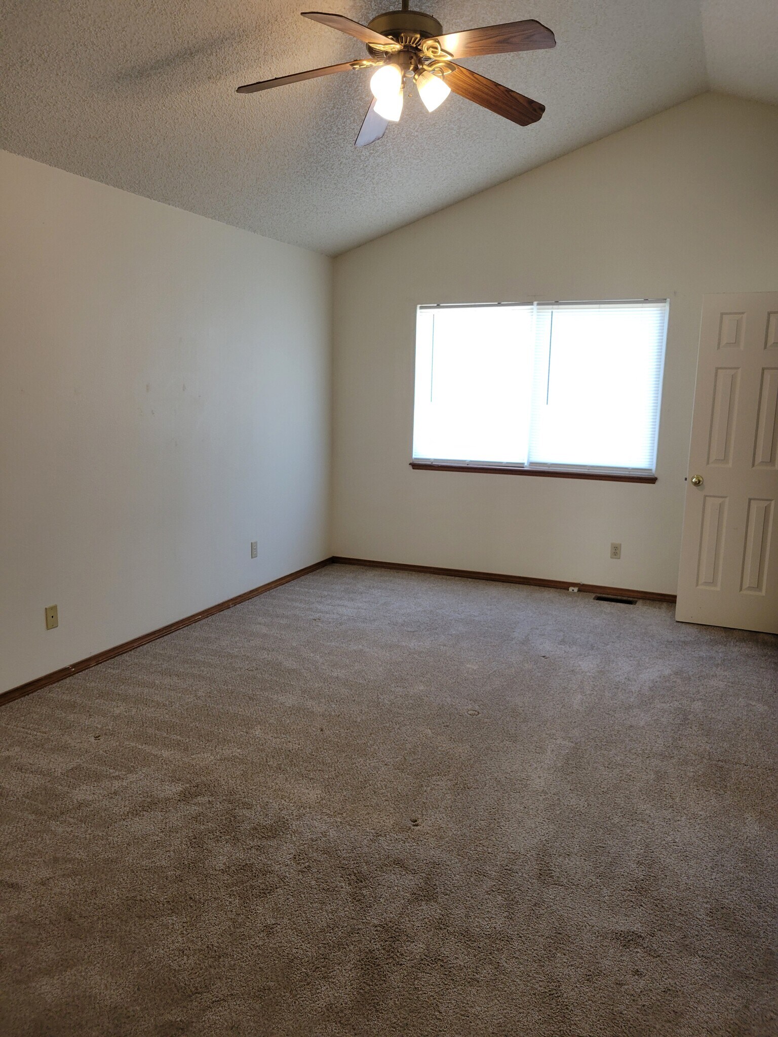 Building Photo - 5410 Balsam St