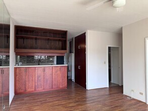 Building Photo - 2 Bed/2 Bath/W Den/1 parking - Near to Kap...