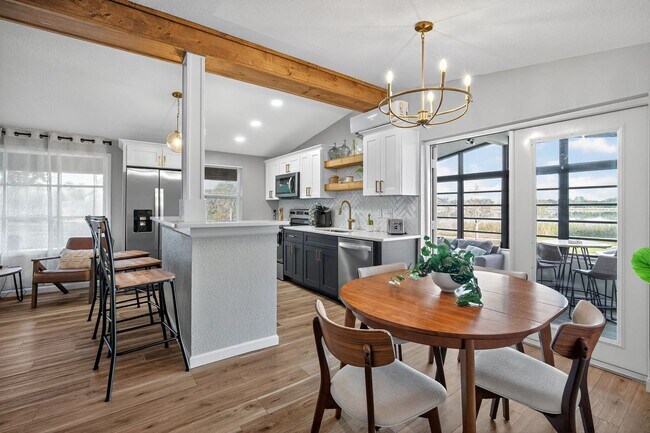 Building Photo - Discover lakeside living at its finest.