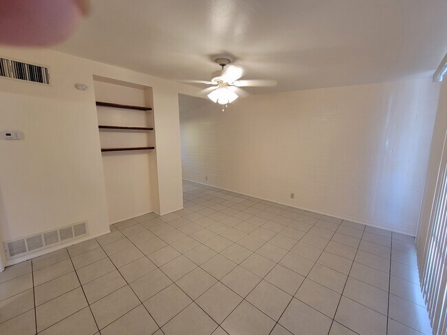 Building Photo - 3423 E Flower St