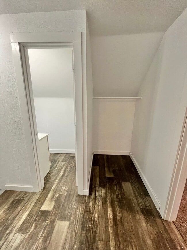 Building Photo - Affordable 3 Bed/1.5 Bath Near Downtown!