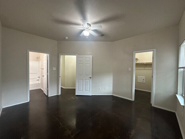 Building Photo - Townhome for rent