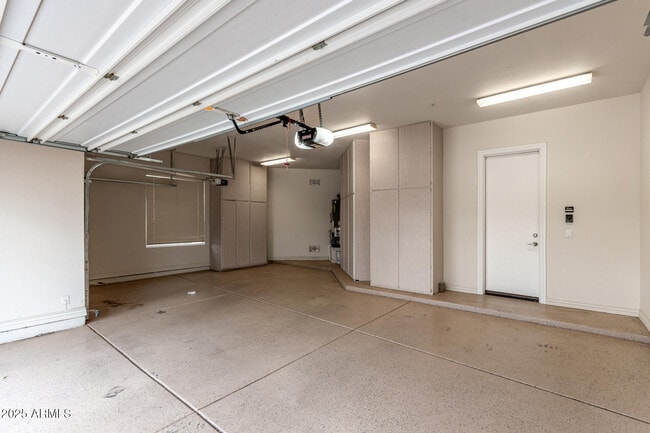 Building Photo - 8317 E Feathersong Ln
