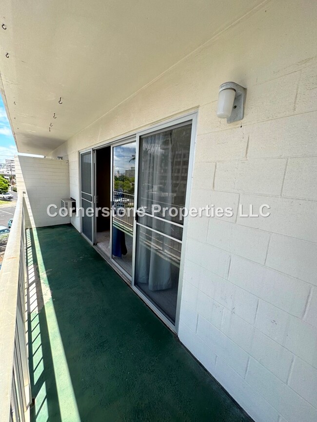 Building Photo - 2873 S King St