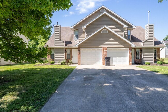 Building Photo - 4401-4403-4403 Cheryl Ct