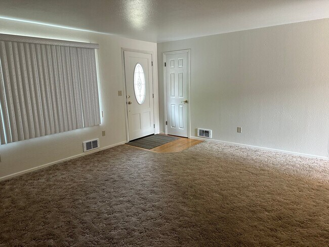 Building Photo - 5707 Sunset Ln