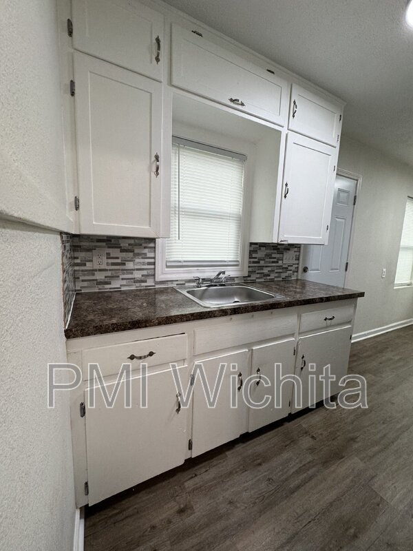 Building Photo - 816 S Water St