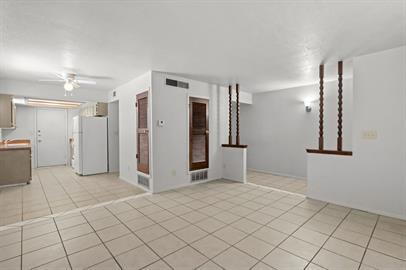 Building Photo - Charming 2-Bedroom - No Carpet!