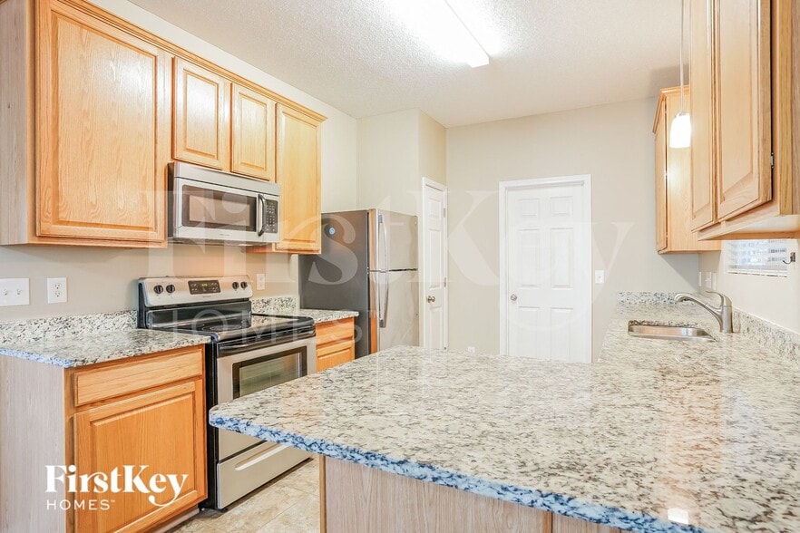 Building Photo - 6825 Winners Dr