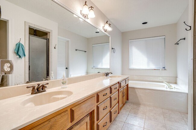 Building Photo - Perfect Location- Grapevine  3 Bed, 2 Bath...