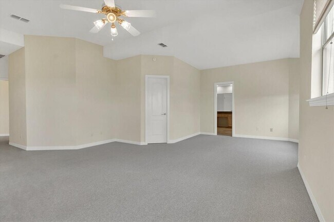 Building Photo - 5913 Mountain Villa Dr