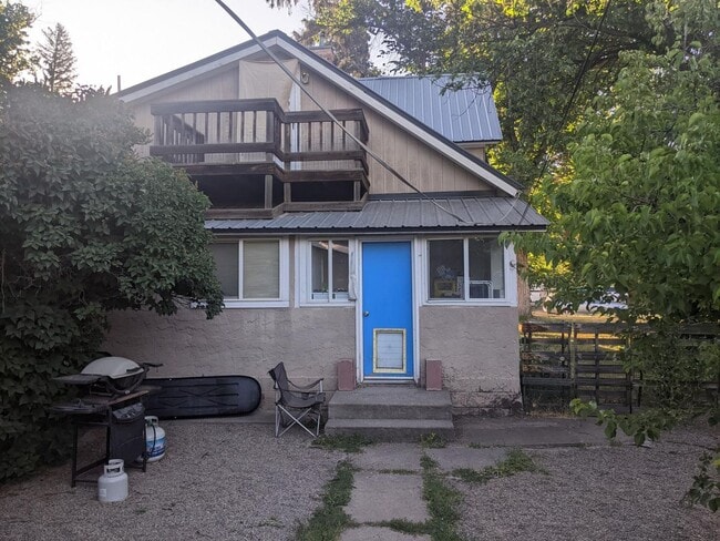 Building Photo - 835 E 6th Ave