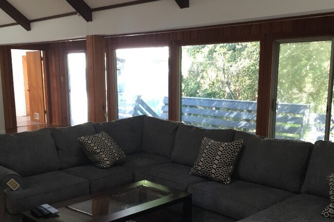 Building Photo - 914 Crestwood Ln