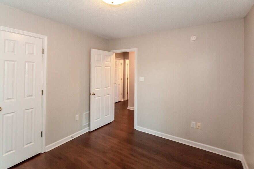 Building Photo - 1708 Cherry Creek Dr