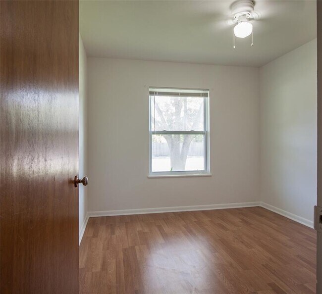 Building Photo - 8406 Burrell Dr