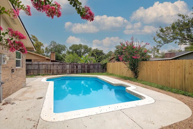 Building Photo - 15507 Sierra Valle Dr