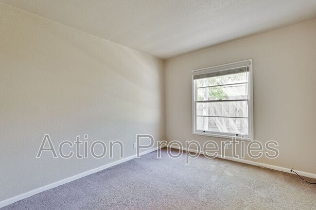 Building Photo - 1764 Montecito Ave