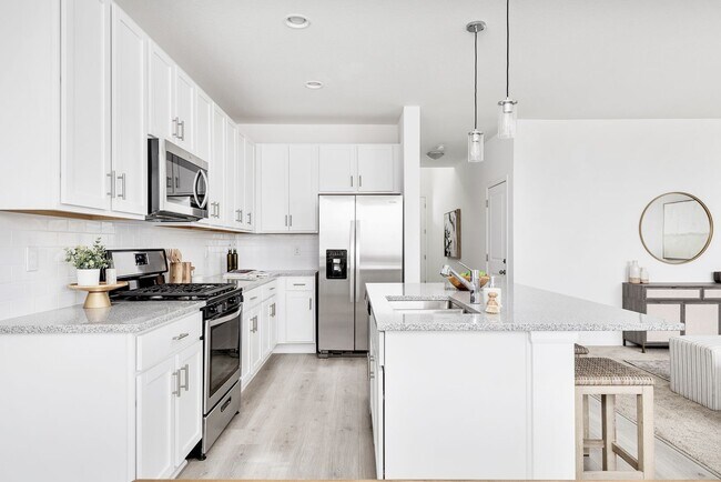 Building Photo - Spacious 3 Bedroom, 3 Bath Townhome located in Arapahoe County available for Summer Move In for t...