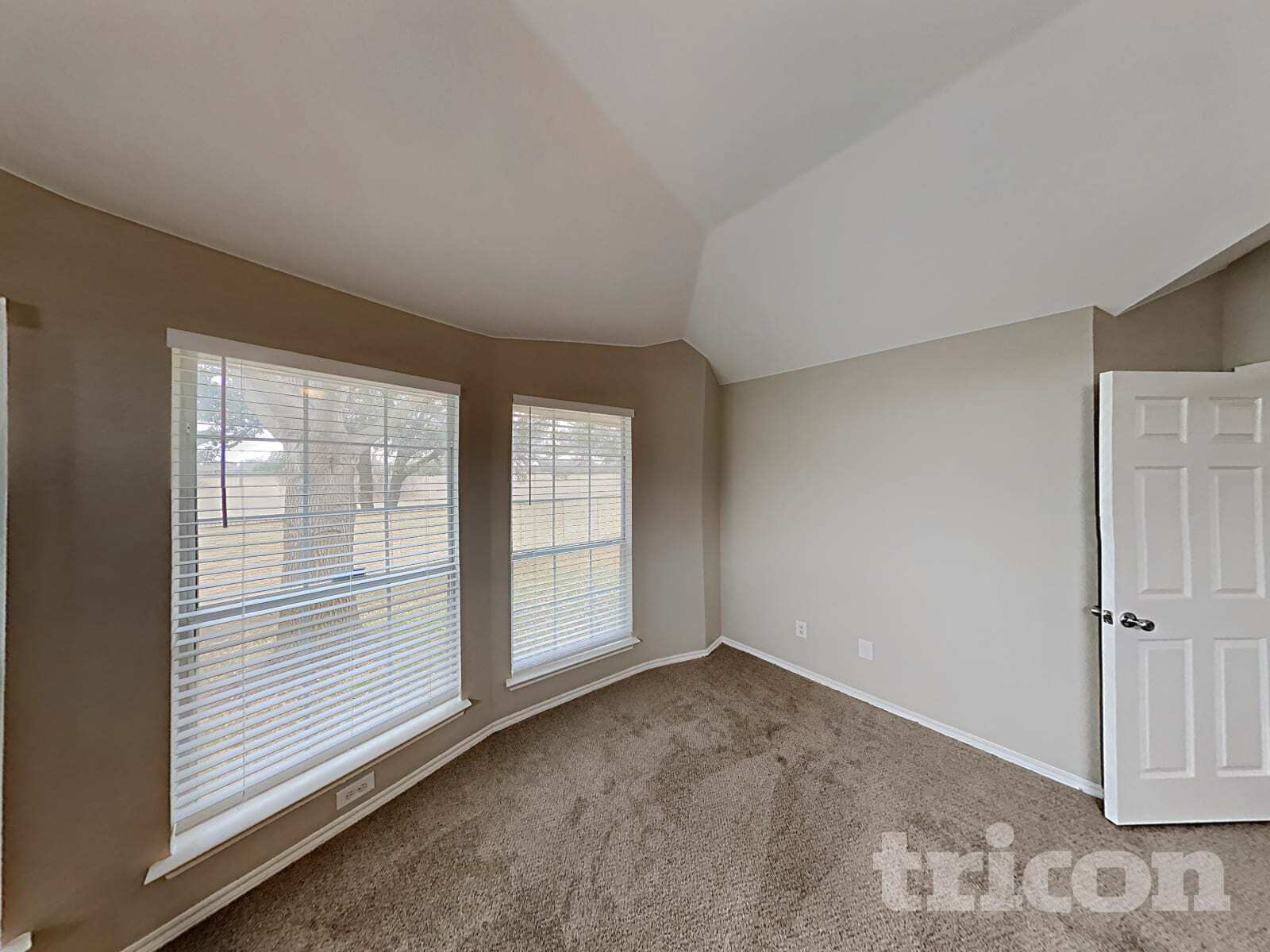 Building Photo - 1013 Kingsley Dr