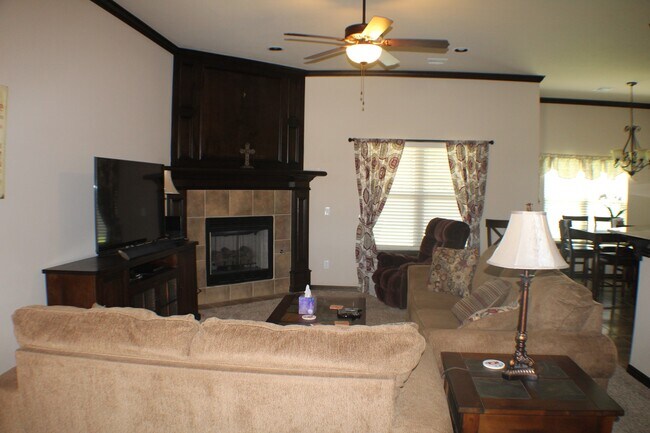 Building Photo - 4904 SW 122nd Terrace