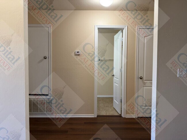 Building Photo - 9604 Ella Ln