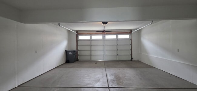 Building Photo - Rockwell Townhome in American Fork - For Rent - 3 Bedroom 2.5 Bath - Pool & Clubhouse