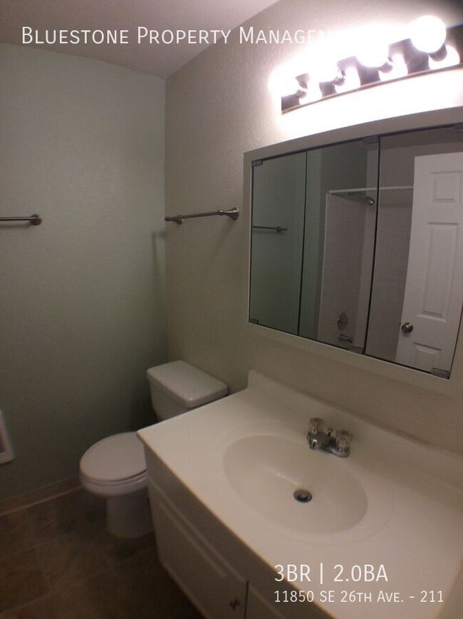 Building Photo - 2nd Floor 3 bedroom/2 bath.  Available app...