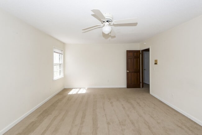 Building Photo - 5 Bedroom 3 Bath Home in Parkshore - Charl...
