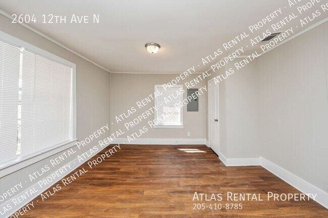 Building Photo - 2604 12th Ave N